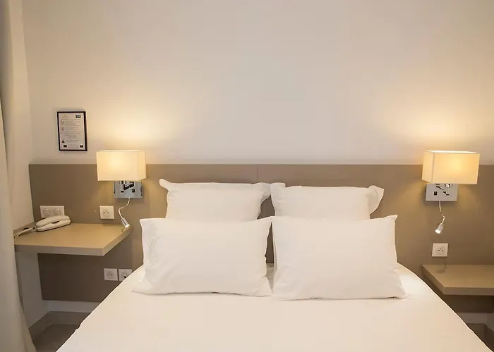 De La - Hdlp Hotel 3*