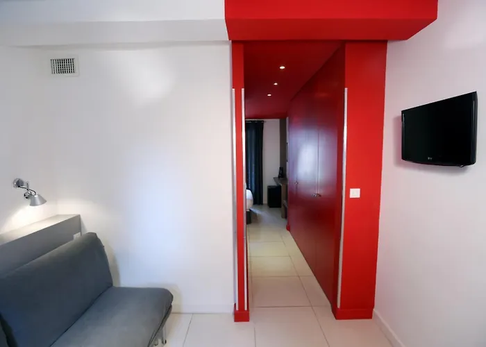 De La - Hdlp Hotel 3*